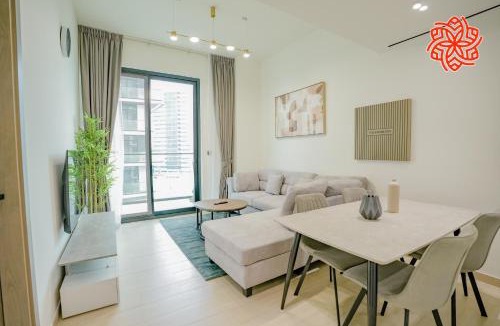 Jumeirah Village Circle Apartment | Alashrafia Saray - Bright 1bdr apartment in JVC