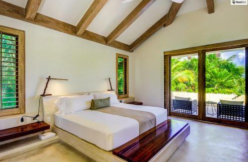 Zona Hotelera Villa | All Inclusive beachfront Villa in Tulum beach