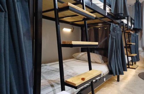 Phra Khanong Hostel | Amsterdamned (อัมสเตอร์ดัมด์)