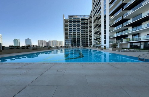 Jumeirah Village Circle House | Apartment in JVC with Pool & Terrace