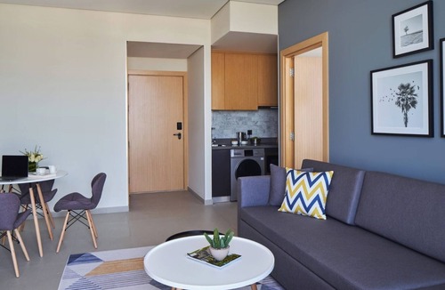 Jumeirah Village Triangle Apartment | Apartment in Novotel JVT comfort and fun 4 gusts, Voll furnished, with internet.
