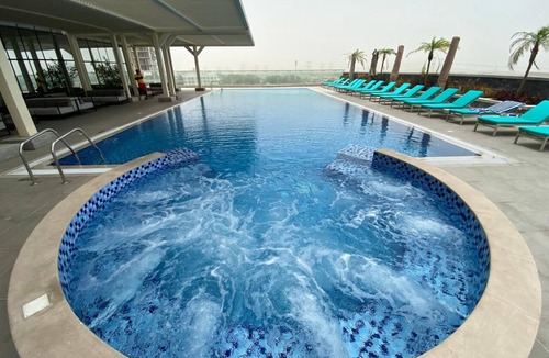 Jumeirah Village Triangle Apartment | Apartment in Novotel JVT comfort and fun 4 gusts, Voll furnished, with internet.