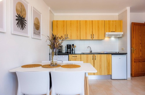 Cala Lliteres Apartment | Apartment 'Perleta' with Sea View, Wi-Fi and Air Conditioning