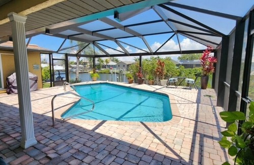 Apollo Beach House | Apollo Beach Waterfront 3BR — Private Dock, Heated Saltwater Pool & Kayaks