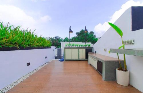Ngaglik Villa | Arrayan B4 Private Pool and Rooftop