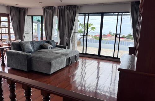 Tha Thaewawong Apartment | At home Sriracha Sea view