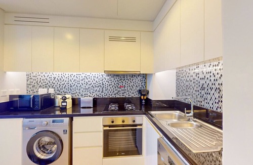 Sheikh Zayed Road Apartment | Aykon Tower C - Elegant Three Bed in Business Bay