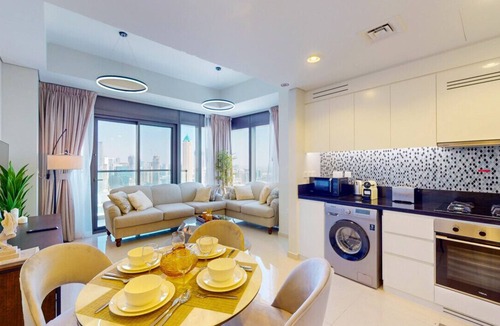 Sheikh Zayed Road Apartment | Aykon Tower C - Elegant Three Bed in Business Bay