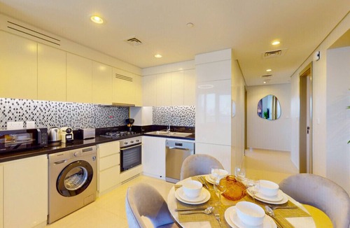 Sheikh Zayed Road Apartment | Aykon Tower C - Elegant Three Bed in Business Bay