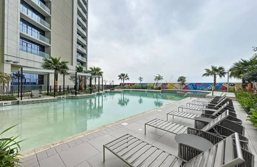 Sheikh Zayed Road Apartment | Aykon Tower C - Elegant Three Bed in Business Bay