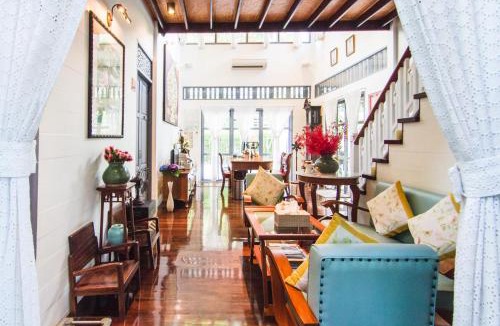 Wat Bowon Niwet Hotel | Baan Noppawong