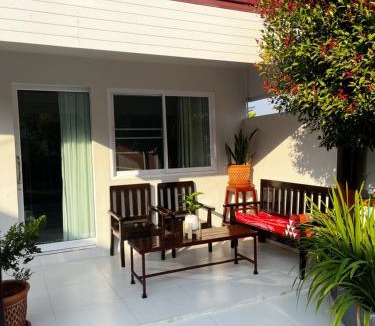 Mae Kon Hostel | Baan Sabai Singha Park