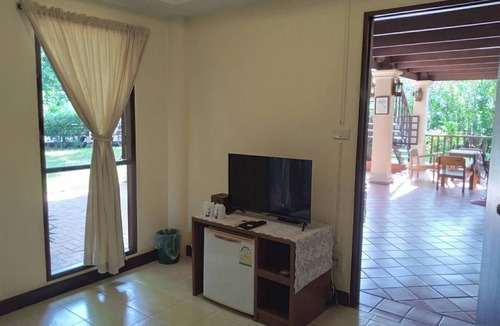 Suan Luang Hotel | Baan Suan Amphawa