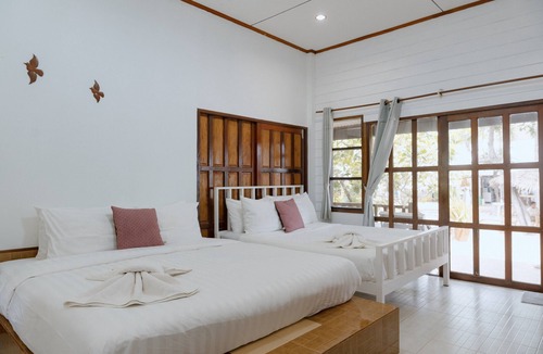 Chakphong Hotel | Baanboonpetch Resort