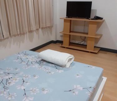 Thanon Phetchaburi Hostel | BaanSu Hostel