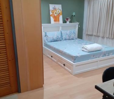Thanon Phetchaburi Hostel | BaanSu Hostel