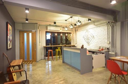 Silom Hostel | Bangkok Silom chat box hostel