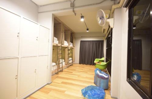 Silom Hostel | Bangkok Silom chat box hostel