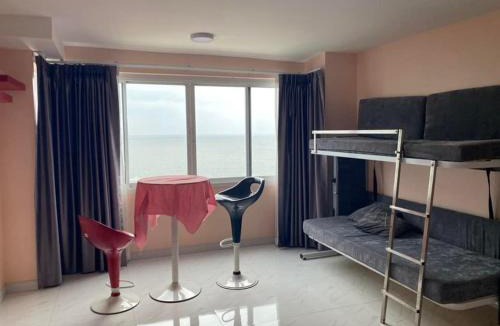 Ban Bang Saen Apartment | Bangsaen Royal Beach room 703