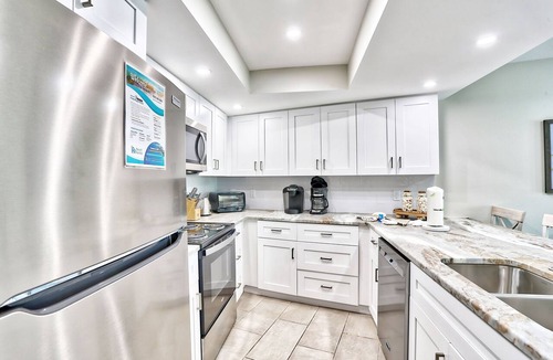 Sunset Beach Condo | ☀Beach Access On Site🌴Land's End 1-203🐬Beautifully Updated🐠Across from Pool