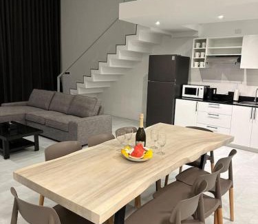 Chaiya House | Beach Walk Condo 3br in Replay residence