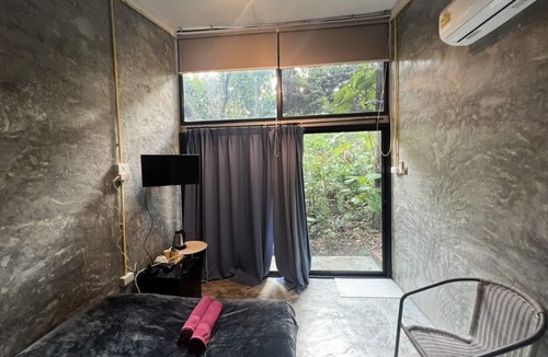 Khong Koi Beach Hotel | BeachBox KohChang