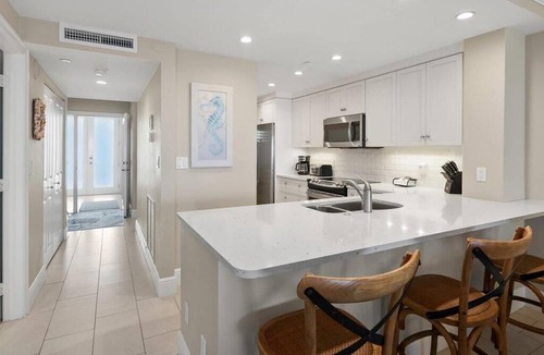 Marco Island Condo | Beachfront 2BR, 2BA Marco Island condo with pool and WiFi.