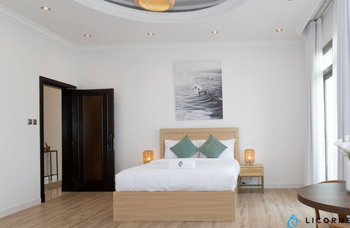 Jumeira 3 House | Beachfront Escape: Killer Point at Full Moon Villa