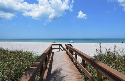 Siesta Key Condo | Beachfront Ground Level Suite - Newly Remodeled - Wifi, HDTV