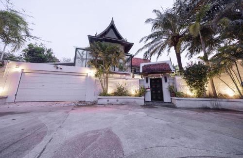 Na Chom Thian Villa | beachfront holiday home, private beach, front-line sea view villa