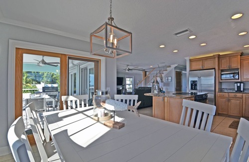 Ilexhurst House | BEACHFRONT HOUSE DIRECTLY ON SOFT SUGAR WHITE SANDS VRC19-000234