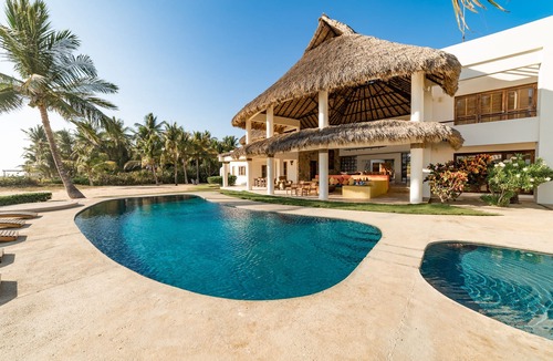 Barra de Colotepec Villa | Beachfront Open-Air Oasis