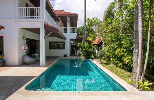 Hua Thanon Villa | Beachfront Resort Villa Baan Tawan 3BR