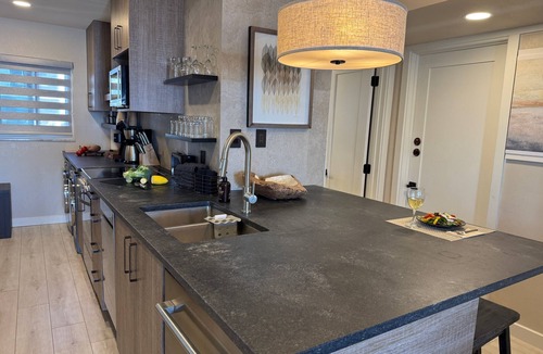 Bradenton Beach Apartment | Beachfront Studio right on the Sand! Ground Floor Newly Remodeled, Gulf View - M