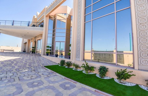 Jumeira 3 Villa | Beachfront Villa - 7 BR + Maids Room on Kite Beach