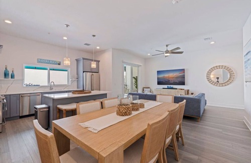 Madeira Beach House | Beachside Bliss | Rooftop Gulf Views & Fun Vibes