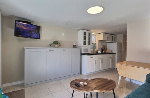 Siesta Key Apartment | Beachside Studio Located Across from Main Beach and Half Mile to Village