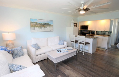 Marco Island Condo | Beachside Studio