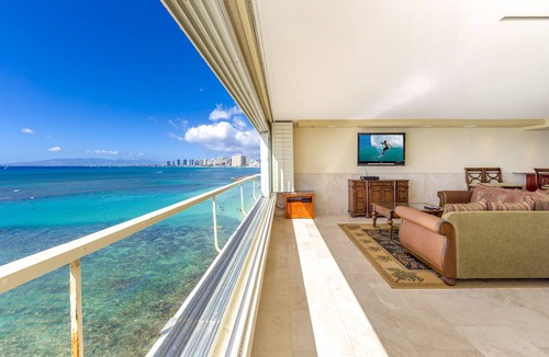 Diamond Head - Kapahulu - St. Louis Condo | Beautiful corner unit on the Gold Coast!