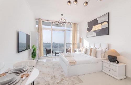 Dubai Apartment | Beautifully Furnished Studio with Skyline Views