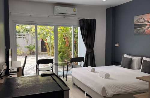 Chalong Hotel | Big Buddha Hillside Hotel