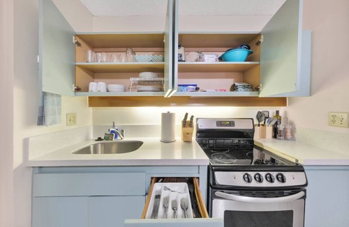 Downtown Honolulu Condo | Bishop Suites @ Executive Centre, Mountain View Suite #3609, Downtown Honolulu