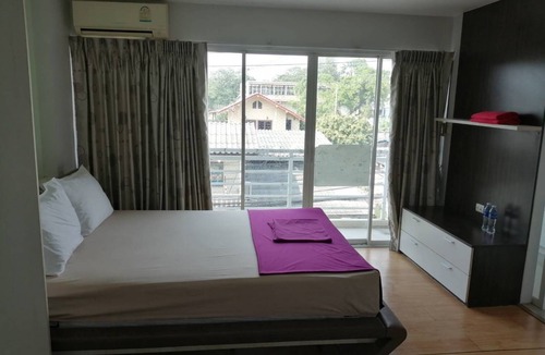 Bang Na Hostel | BKK TEAK