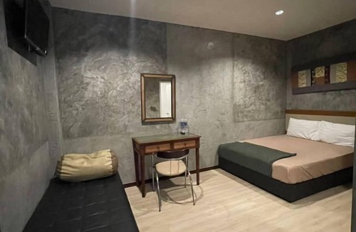 Bang Na Hostel | BKK TEAK