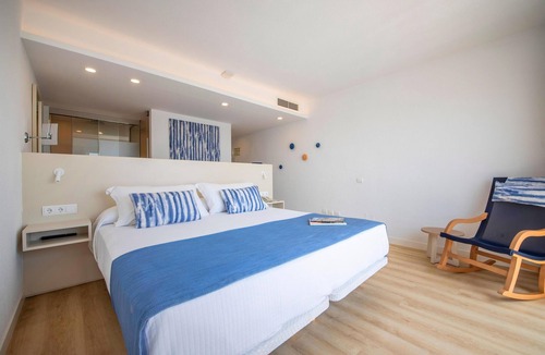 Cala Anguila-Cala Mendia Hotel | Blau Punta Reina