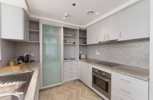 Dubai Marina Apartment | Blissful Living w/Dubai Marina Waterfront Views