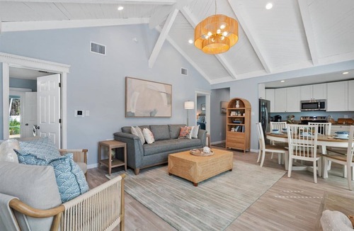 River District House | Blue Tide Bungalow