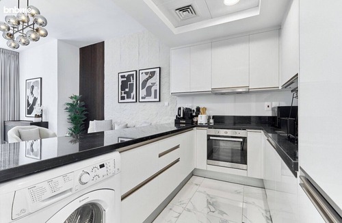 Business Bay Apartment | bnbme | Premium Apt with Balcony – near Burj Khalifa