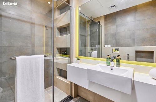 Jumeirah Village Circle Apartment | bnbmehomes - Casa Grande