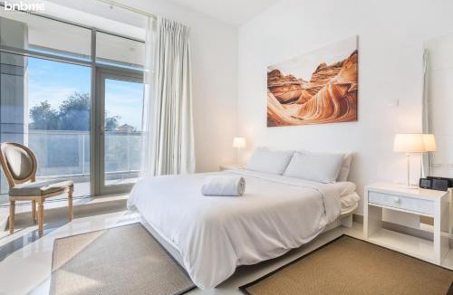 Dubai Sports City Apartment | bnbmehomes - The Medalist